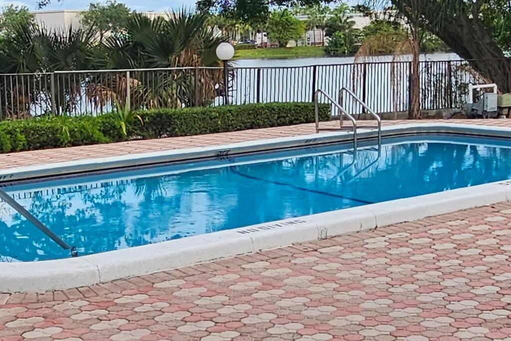 Fully Furnished, Beautiful, Spacious Two Bedroom Condo Lauderhill Ngoại thất bức ảnh